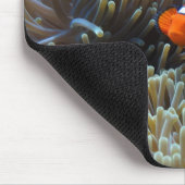 Clownfisch in einem Korallenriff Mousepad (Ecke)