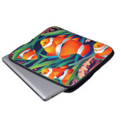 Clownfisch in Meeresalgen Laptopschutzhülle (Vorne Knopf)