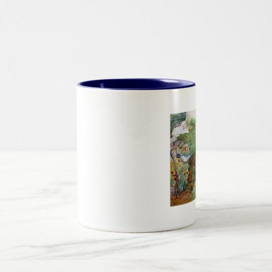 Clumber Welpen im Garten Zweifarbige Tasse (Mittel)