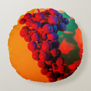 Cluster aus blauer Traube in orangefarbenem Neonli Rundes Kissen