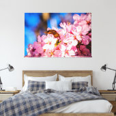 Cluster von rosa Kirschblüten, Blauer Himmel Leinwanddruck (Insitu (Schlafzimmer))