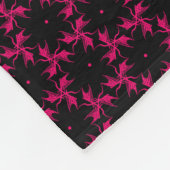 Cluster zur rosa und schwarzen Blume Fleecedecke (Ecke)