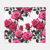 Clustered Red And Pink Roses On A Stark White  Fleecedecke (Vorderseite (Horizontal))