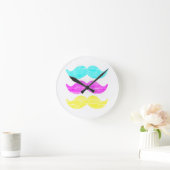 CMY Mustaches (Letterpress style) Runde Wanduhr (Zuhause)