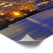 CN Tower Illumined at Night in Toronto Kanada Poster (Ecke)