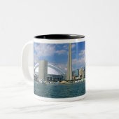 CN Tower und Skydome in Toronto, Ontario, Zweifarbige Tasse (Vorderseite Links)