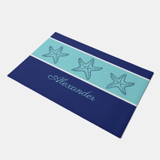 Coasta Moderner Navy Aquamariner Monogram Starfish Fußmatte (Schrägansicht)