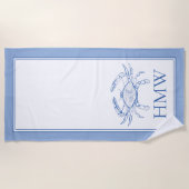 Coastal Blue and White Crab Monogram Strandtuch (Vorderseite)