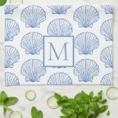 Coastal Blue and White Scallop Seashell Monogram Geschirrtuch (Gefaltet)