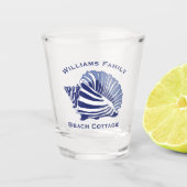 Coastal Blue Conch Seashell Beach Family Monogram Schnapsglas (Vorderseite)