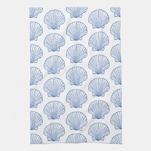 Coastal Blue und White Scallop Seashell Geschirrtuch (Vertikal)