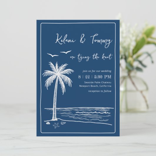 Coastal Blues Palm Tree Beach Wedding Einladung (Stehend Vorderseite)