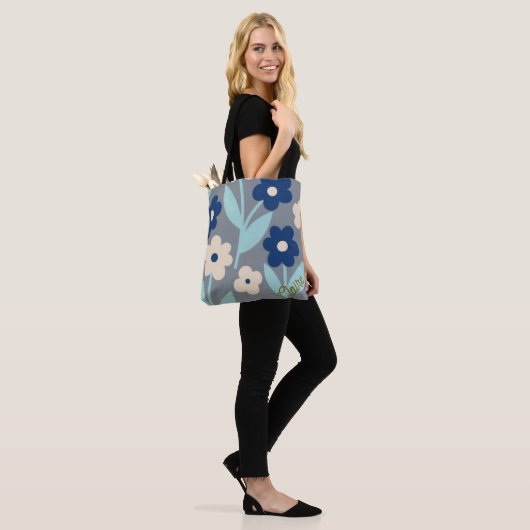 Coastal Calm Florals | Indigo & Turquoise pattern Tasche (Am Model)