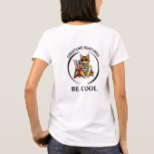 Coastal Cartoon dressed up cat – Be Cool T-Shirt (Rückseite)