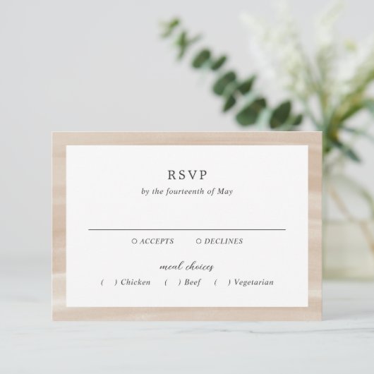 Coastal Chic Sandy Neutral Elegant Hochzeit RSVP Karte (Stehend Vorderseite)