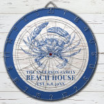 Coastal Crab Beach House Rustikaler Name Dartscheibe<br><div class="desc">Dieses Dartboard ist mit einer Vintagen blauen Krabbe ausgestattet,  die auf einem Imitat mit weißem,  gewaschenem Holzhintergrund ihren Familiennamen trägt. Pingpong Paddeln machen aus diesem Haus ein einzigartiges Tischtennis-Paddelhaus. Es gibt auch Set mit Maisloch,  Bierpongtisch und Golfzubehör. Für Sie entworfen von BlackBerry Boulevard</div>