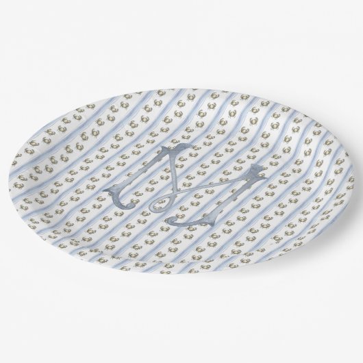 Coastal Grandmillenial Craps Monogram Pappteller (Schrägansicht)