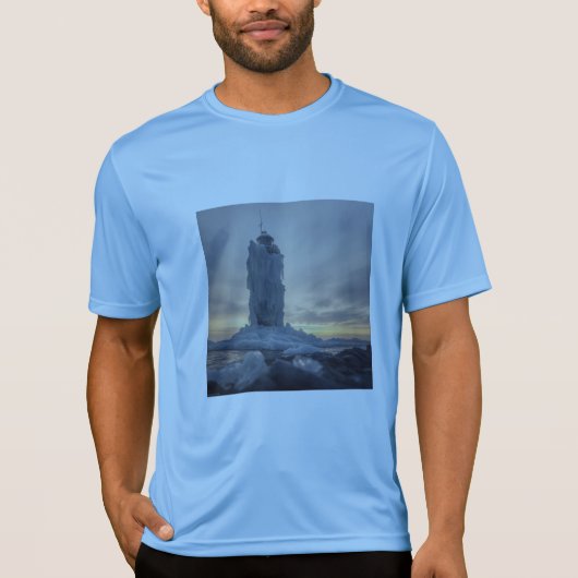 Coastal lighthouse covered with ice T-Shirt (Vorderseite)
