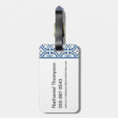 Coastal Lotus Tile Muster - The White Lotus Gepäckanhänger (Rückseite vertikal)