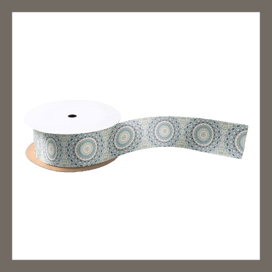 Coastal Mandala in Sand, Blau und Driftwood Tones Satinband