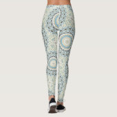 Coastal Mandala in Sand, Blue, and Driftwood Tones Leggings (Rückseite)