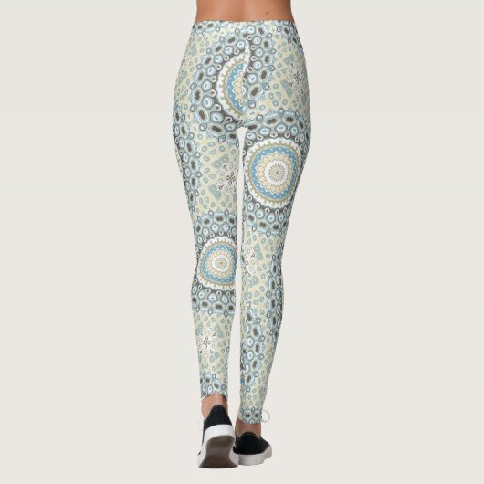 Coastal Mandala in Sand, Blue, and Driftwood Tones Leggings (Rückseite)