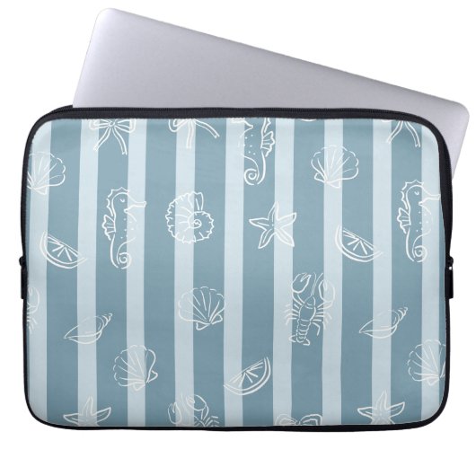 Coastal Nautical Pattern | Blue Sea Shell & Seahor Laptopschutzhülle (Vorderseite)
