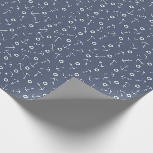 Coastal Nautical Small Anchors Tossed on Navy Blue Geschenkpapier (Ecke)