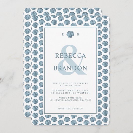 Coastal Seashell Muster Monogram QR Code Wedding Einladung (Vorne/Hinten)