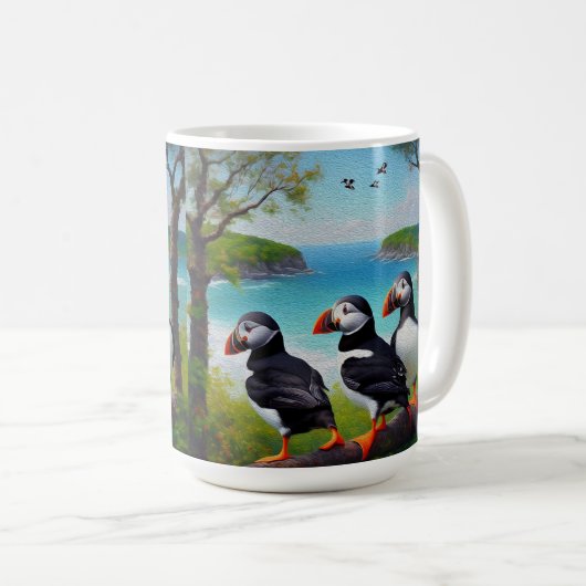 Coastal Trio: Drei Puffins am Strand in Oils Kaffeetasse (VorderseiteRechts)