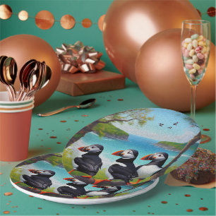 Coastal Trio: Drei Puffins am Strand in Oils Pappteller
