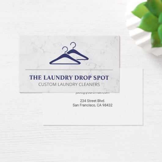 Coat Hangers (Schreibtisch)