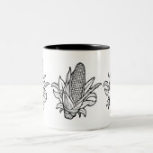 Cob-Ikone mit schwarz-weiß Mais und Blätter Zweifarbige Tasse (Mittel)
