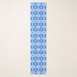 Cobalt Blau und Weiß Batik Tile Muster Long Schal<br><div class="desc">Langer Schal im Batik-Effekt,  gefliester Schnitt,  mit abstrakten Blumenelementen,  in Denim-,  Kobalt- und Himmelblau vor weißem Hintergrund</div>
