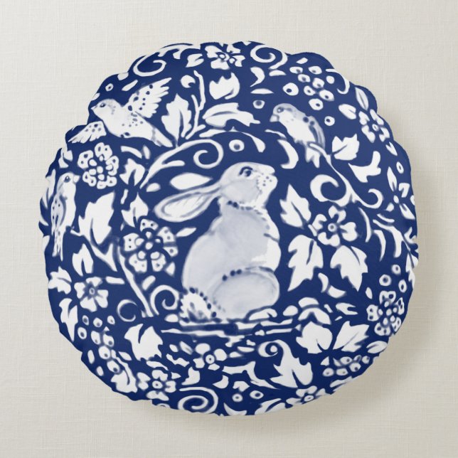Cobalt Blue Rabbit Bird Floral Chinoiserie Dedham  Rundes Kissen (Vorderseite)
