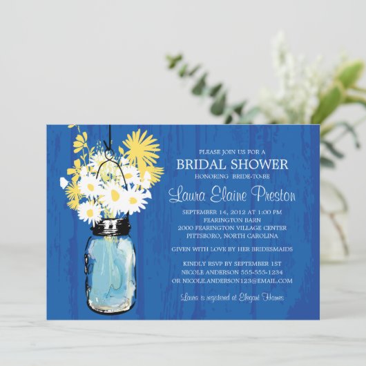 Cobalt Blue Rustic Mason Jar und Yellow Daisies Einladung (Stehend Vorderseite)