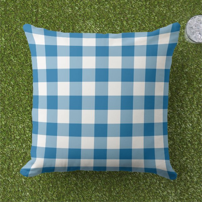 Cobalt Blue und White Gingham Kariertes Muster Kissen (Gras)