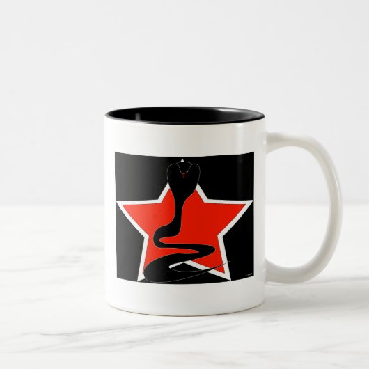 Cobra mit Red Star Tasse (Rechts)