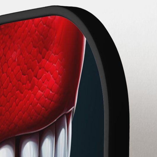 Cobra-Schlange mit lebhaften roten Schuppen und bl Pickleball Schläger (Linke Seite)