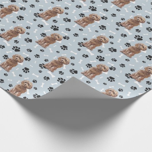 Cockapoo Dog Paw Print Pattern auf Silver Blue Geschenkpapier (Ecke)
