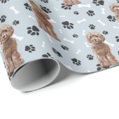 Cockapoo Dog Paw Print Pattern auf Silver Blue Geschenkpapier (Rolleneckpunkt)