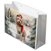 Cockapoo Hund im Schnee Weihnachten Große Geschenktüte (Vorderseite Schrägansicht)