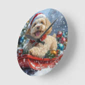 Cockapoo Hund in Sledge Lass es Schnee Weihnachten Runde Wanduhr (Winkel)