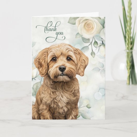 Cockapoo-Hund mit weißen Rosen und Salbeigrün Dankeskarte (Vorderseite)