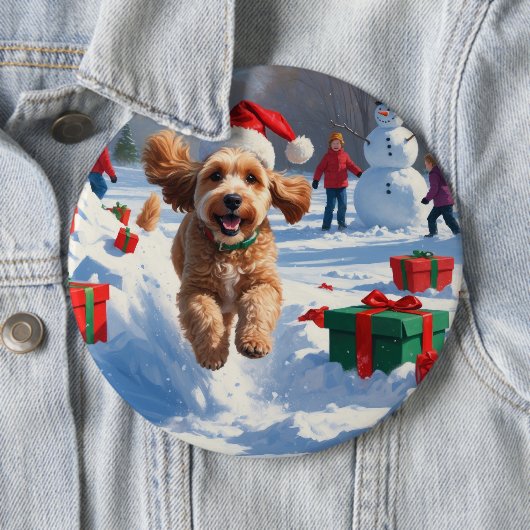 Cockapoo läuft im Schnee mit Weihnachtsmütze Button (Beispiel)
