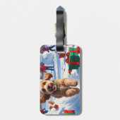 Cockapoo läuft im Schnee mit Weihnachtsmütze Gepäckanhänger (Rückseite vertikal)