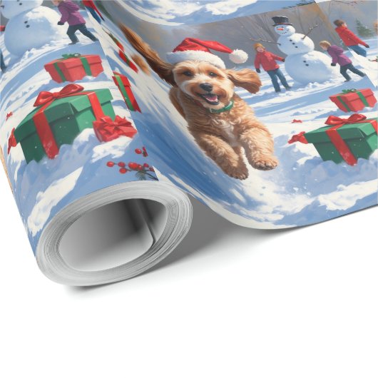 Cockapoo läuft im Schnee mit Weihnachtsmütze Geschenkpapier (Rolleneckpunkt)