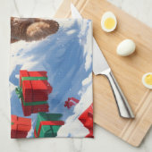 Cockapoo läuft im Schnee mit Weihnachtsmütze Geschirrtuch (Viertel Falte)