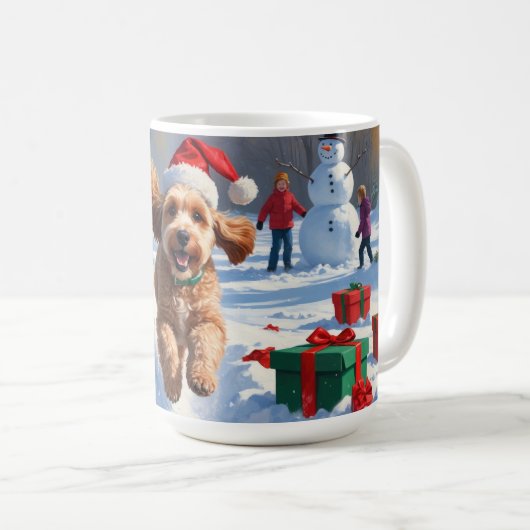 Cockapoo läuft im Schnee mit Weihnachtsmütze Kaffeetasse (VorderseiteRechts)