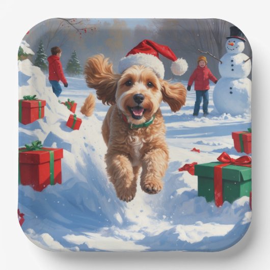 Cockapoo läuft im Schnee mit Weihnachtsmütze Pappteller (Vorderseite)